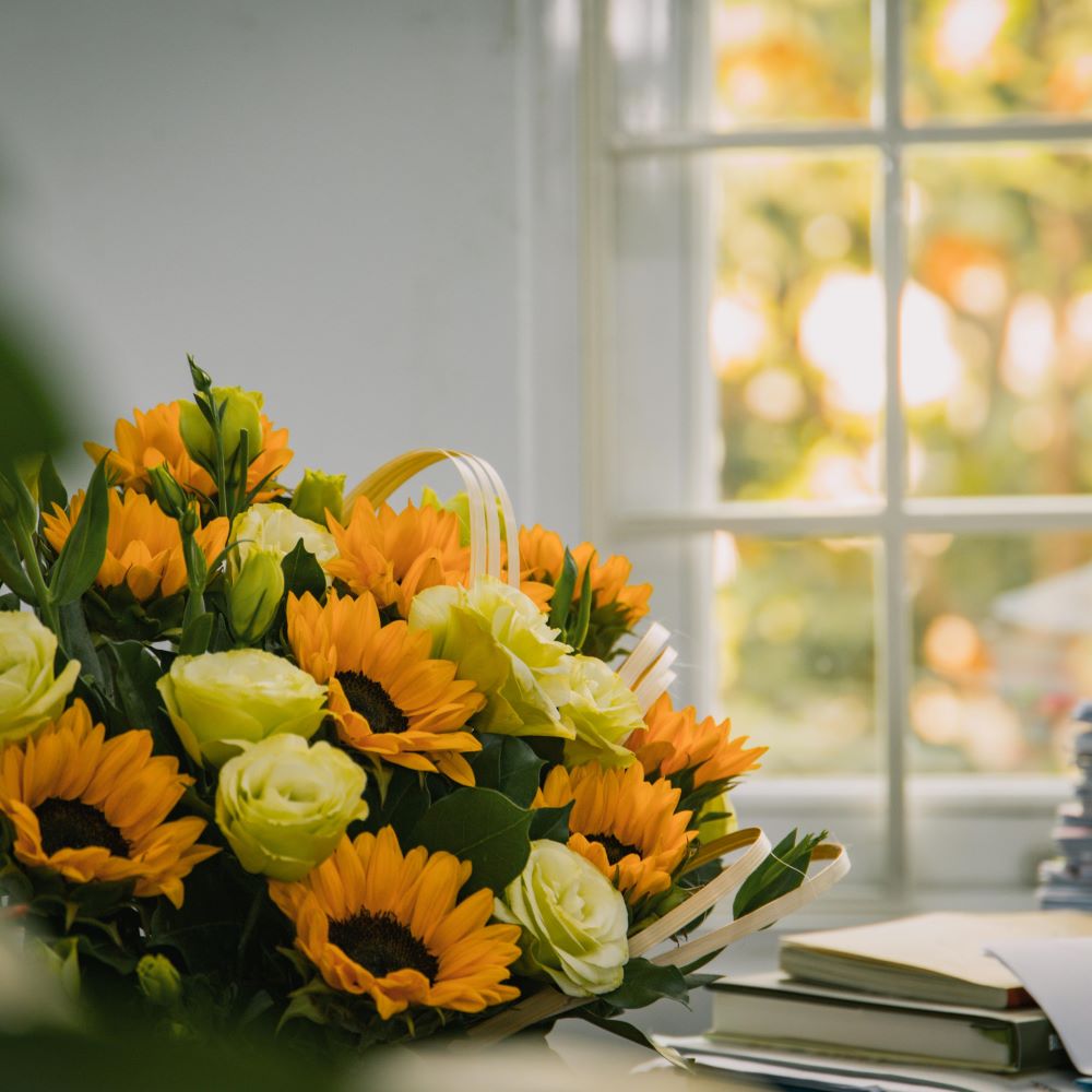 Sunflower Arrangement in Office - Vung Nguyen, Pexels